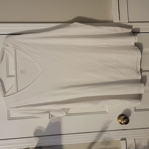 Old Navy relaxed 4x white V-neck tee.
